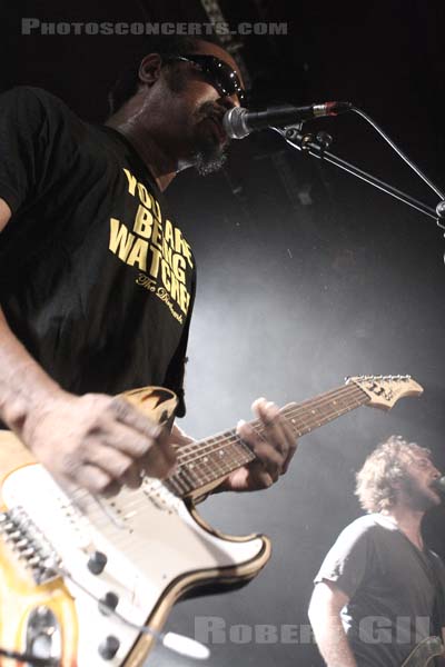 THE DIRTBOMBS - 2008-06-16 - PARIS - La Maroquinerie - Mick Collins - Troy Gregory